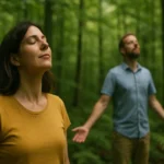 Waldbaden Ludwigsburg Beitragsbild Mann und Frau im Wald am entspannen