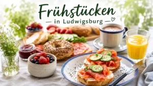gedeckter Frühstückstisch in einem Cafe